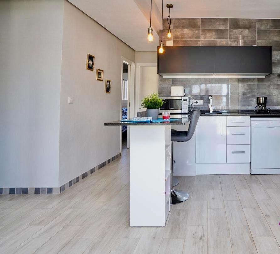 Three Bedroom Top Apartment By The Beach ซานตาโปลา ภายนอก รูปภาพ