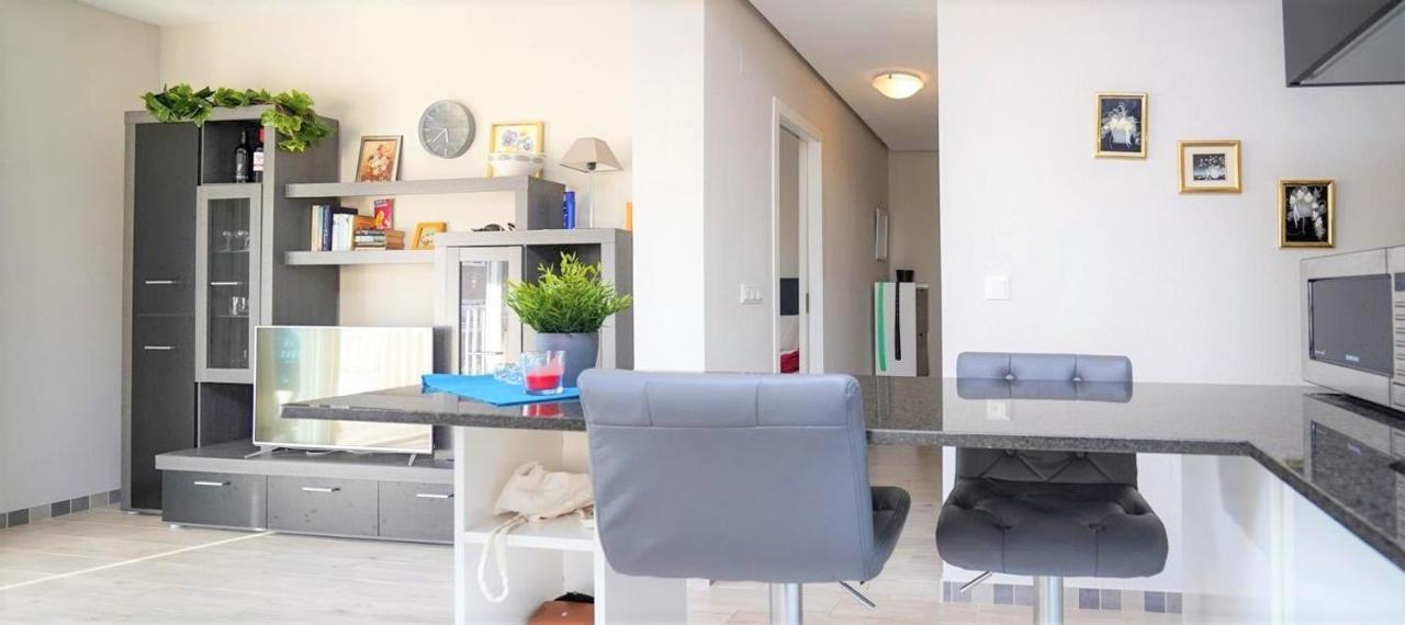 Three Bedroom Top Apartment By The Beach ซานตาโปลา ภายนอก รูปภาพ