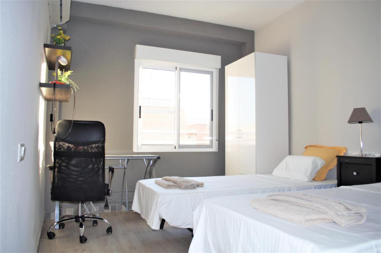 Three Bedroom Top Apartment By The Beach ซานตาโปลา ภายนอก รูปภาพ
